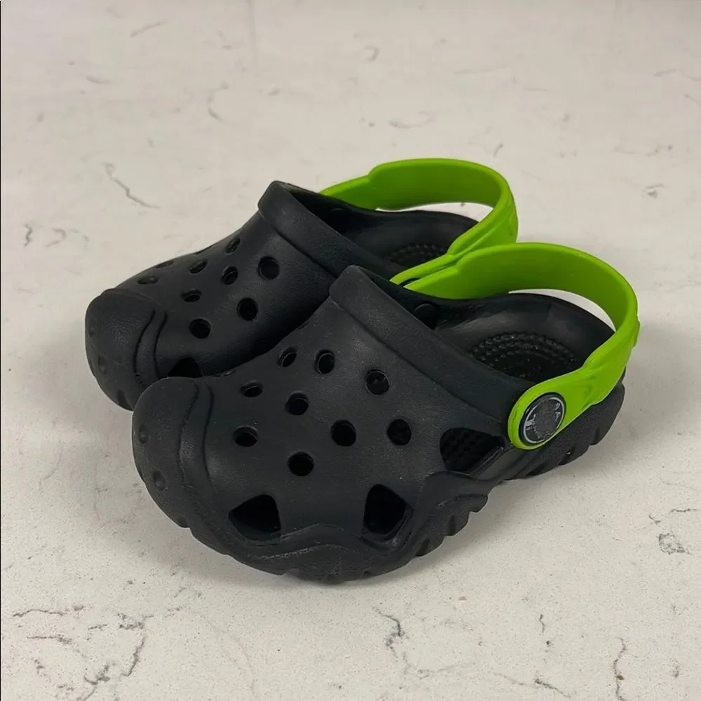 Crocs KIDS' SWIFTWATER™ CLOG Kids Black and Green Clogs Size 6
